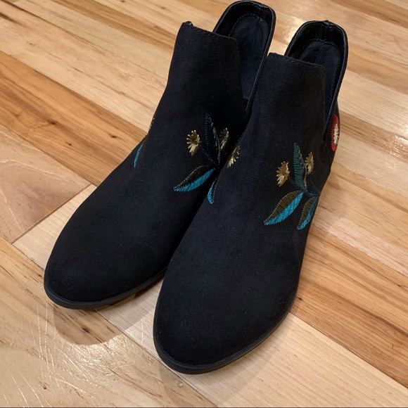 INDIGO RD. Booties Boho Suede Floral Embroidered 7 - Picture 5 of 15